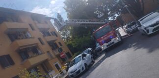 Momenti di apprensione a Ostia per la caduta improvvisa di un cornicione: nessun ferito e area subito transennata