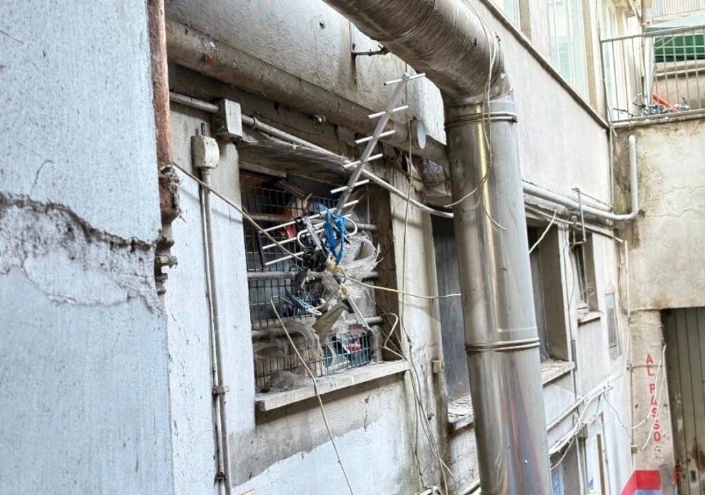 Occupano garage dell'Inps e rubano la corrente: due denunciati in viale Marconi 1