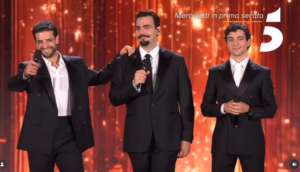 Il Volo Uno per Tutti, stasera su Canale 5: scaletta, ospiti, anticipazioni e cosa vedremo nell’ultima puntata 1 Il Volo Uno per Tutti, stasera su Canale 5: scaletta, ospiti, anticipazioni e cosa vedremo nell’ultima puntata 1