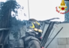 In fiamme un capannone agricolo a Cerveteri: vigili del fuoco sul posto per contenerle