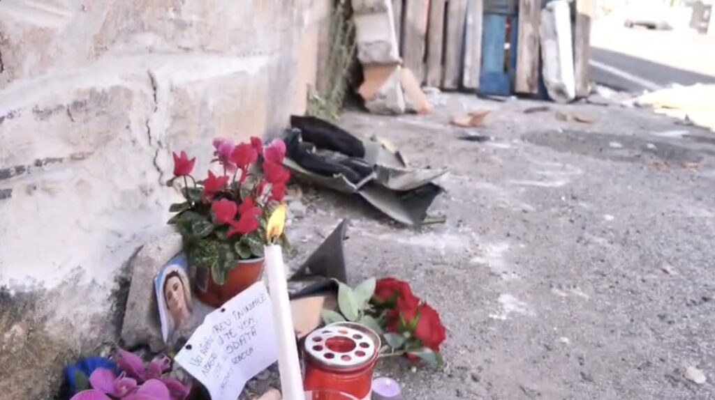 Incidente mortale a Ostia, perde il controllo della moto e si schianta contro un muro (VIDEO) 2 Incidente mortale a Ostia, perde il controllo della moto e si schianta contro un muro (VIDEO) 2
