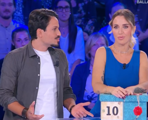 Affari Tuoi 24 ottobre 2026, Nicole trova un super Pacco nero: quanto ha vinto ieri ai pacchi 1 Affari Tuoi 24 ottobre 2026, Nicole trova un super Pacco nero: quanto ha vinto ieri ai pacchi