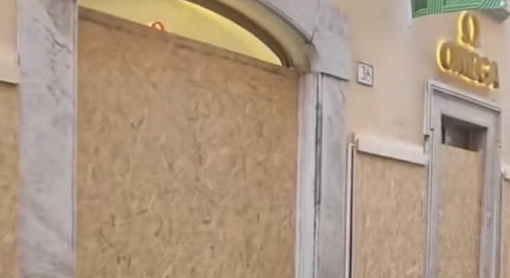 Allarme per i cortei a Roma, vetrine blindate: si temono scontri 1