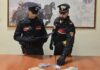 I Carabinieri hanno perquisito l'uomo dopo aver notato il suo atteggiamento. Sequestrati anche contanti