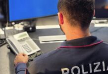 Neonazismo sui social, minorenne perquisito a Roma: sequestrati simboli estremisti e un coltello