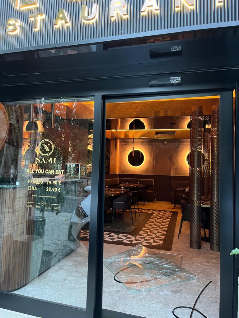 Furto notturno con spaccata al ristorante sushi di Tivoli: forzata la cassa automatica 1