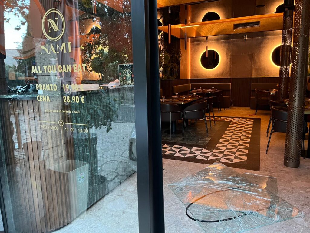 Furto notturno con spaccata al ristorante sushi di Tivoli: forzata la cassa automatica 2