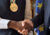 Valditara premia lo studente-eroe di Centocelle: «Un esempio per i giovani, ha insegnato a tutti cos’è l’empatia»