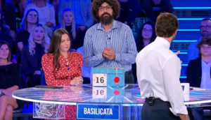 Affari Tuoi 11 ottobre 2026, Andrea trova il pacco fortunato: quanto ha vinto ieri contro il Dottore 1