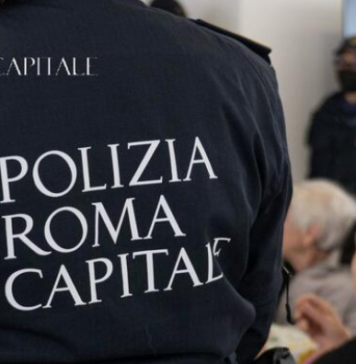 Cercano di nascondersi dietro un’auto: fermata a Roma coppia in trasferta per la truffa del finto carabiniere Home 1